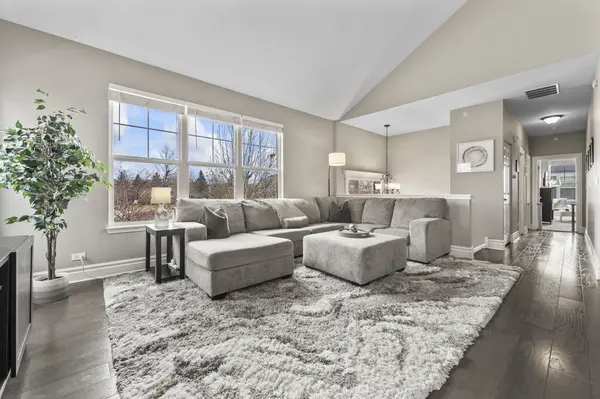 1100 Tuscany DR, Streamwood, IL 60107