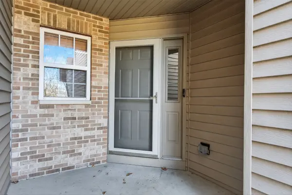 550 Madison LN, Elgin, IL 60123