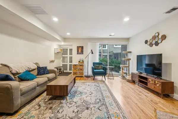 1627 W Belle Plaine AVE, Chicago, IL 60613
