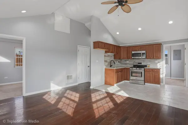 7006 W 73rd ST, Chicago, IL 60638