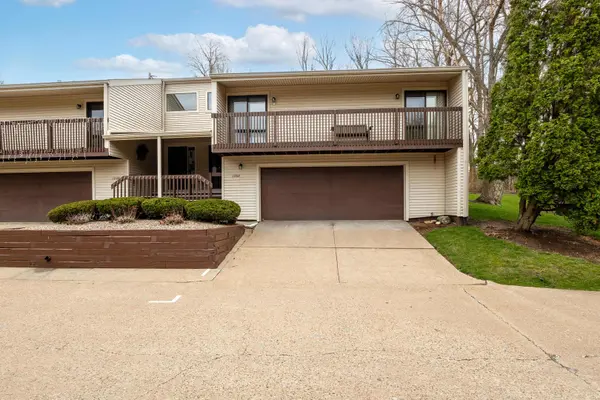 1208 35th Street DR #M, Moline, IL 61265