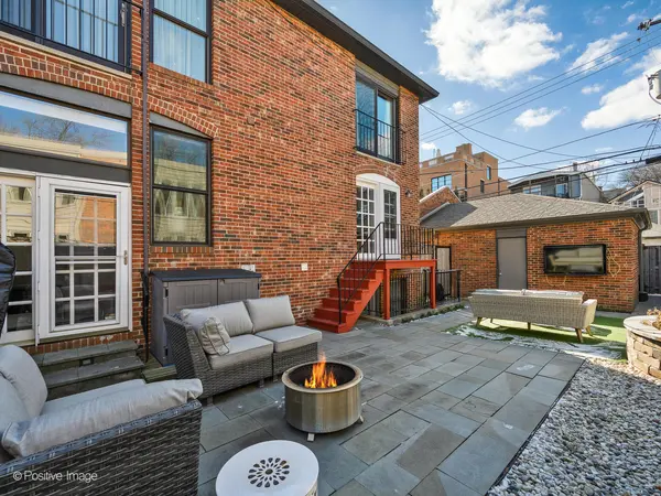1910 N Larrabee ST, Chicago, IL 60614