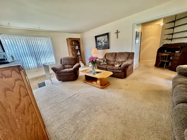 4N015 Kenwood AVE, West Chicago, IL 60185