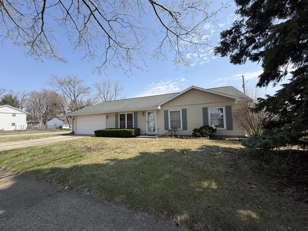 1002 Goldenview DR, Champaign, IL 61821