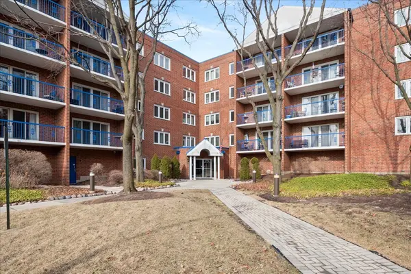 6755 N Milwaukee AVE #404, Niles, IL 60714