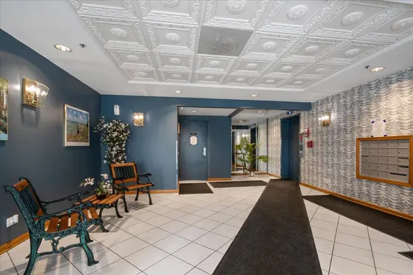 6755 N Milwaukee AVE #404, Niles, IL 60714