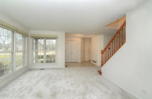 230 Benton LN, Bloomingdale, IL 60108