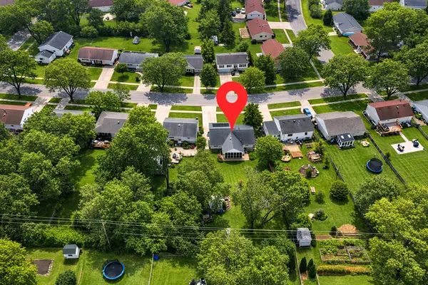 1005 Meadow LN, Streamwood, IL 60107