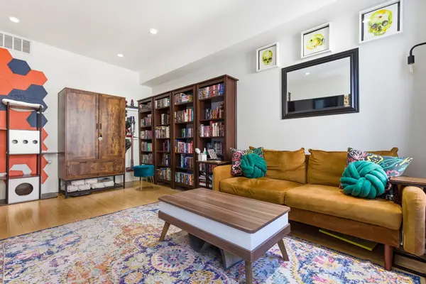 1811 W 17th ST #303, Chicago, IL 60608