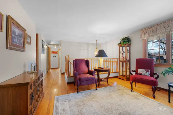 635 Verona CT, Schaumburg, IL 60193