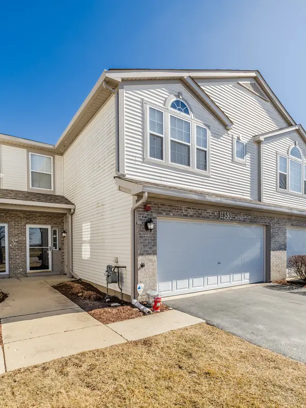 1853 Candlelight CIR, Montgomery, IL 60538