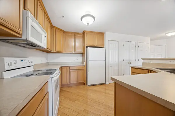714 W 63rd ST #303, Westmont, IL 60559