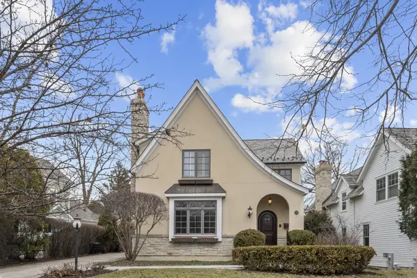 33 Washington CIR, Lake Forest, IL 60045