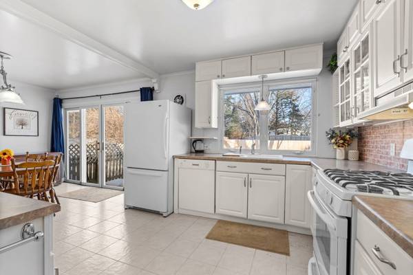 6116 Running Iron DR, Crystal Lake, IL 60012