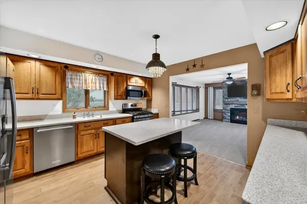 938 Duvall DR, Woodstock, IL 60098