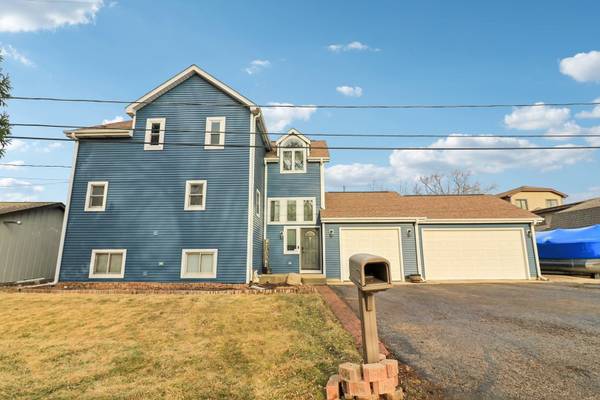 912 River Terrace DR, Johnsburg, IL 60051