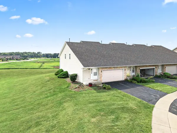 1071 Alexandria DR #1071,  Sycamore,  IL 60178