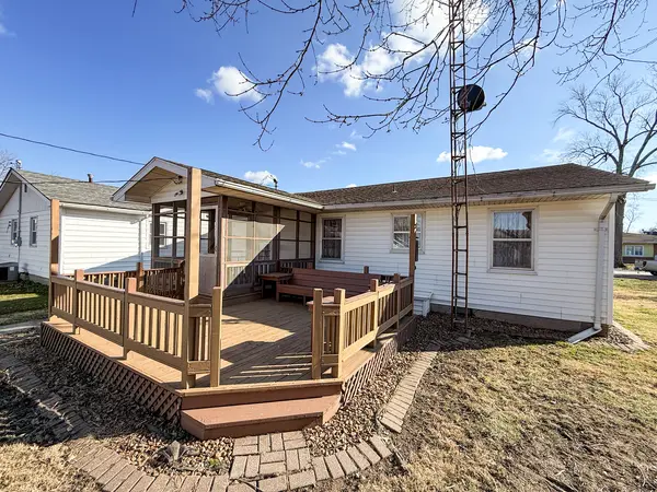 218 S 3rd ST SW, Clay City, IL 62824