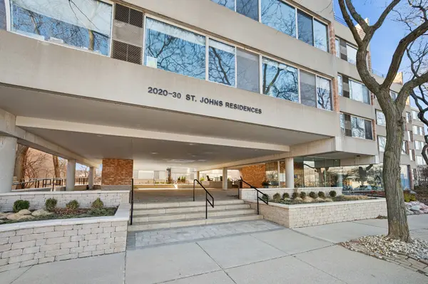 2020 ST. JOHNS AVE #208, Highland Park, IL 60035