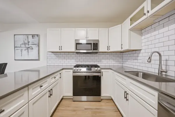 141 W ROBINHOOD WAY #141, Bolingbrook, IL 60440