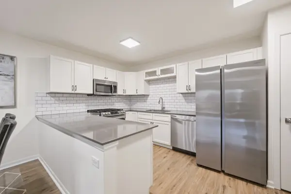 141 W ROBINHOOD WAY #141, Bolingbrook, IL 60440