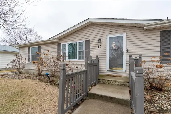 23 Geneva CT, Bloomington, IL 61704