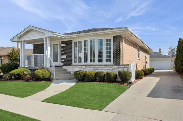 8455 N Chester AVE, Niles, IL 60714