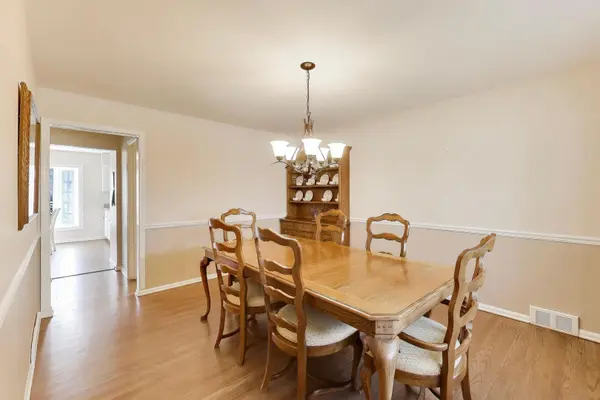 2013 N Windsor DR, Arlington Heights, IL 60004