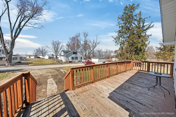 39223 N Willow LN, Antioch, IL 60002