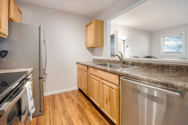 330 LEAH LN #1F, Woodstock, IL 60098