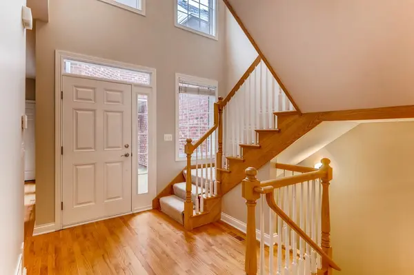 347 Arbor Glen BLVD, Schaumburg, IL 60195