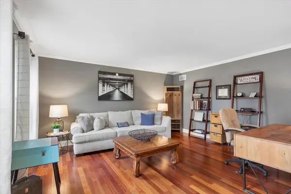 816 S River RD, Naperville, IL 60540