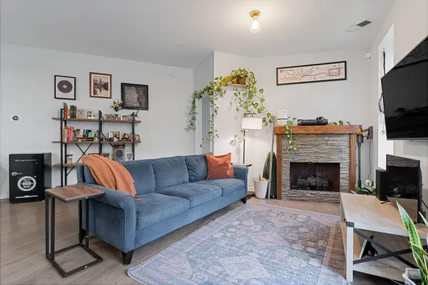 2758 W Francis PL #204, Chicago, IL 60647