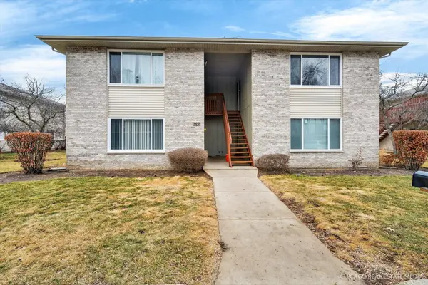 490 Westwood CT #D, Crystal Lake, IL 60014