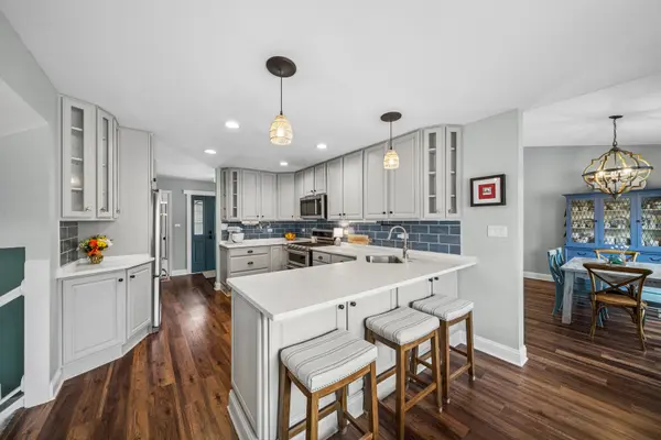 6515 Deerpath CT, Lisle, IL 60532