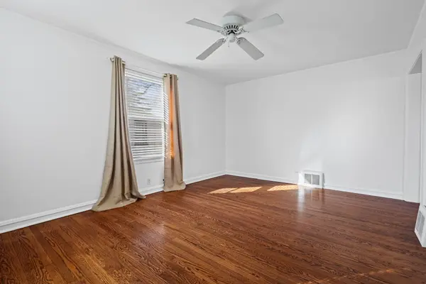 Address not disclosed, Clarendon Hills, IL 60514