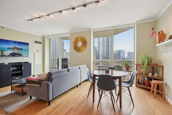 645 N KINGSBURY ST #2006, Chicago, IL 60610
