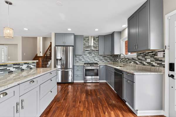 567 Bedford LN, Des Plaines, IL 60016