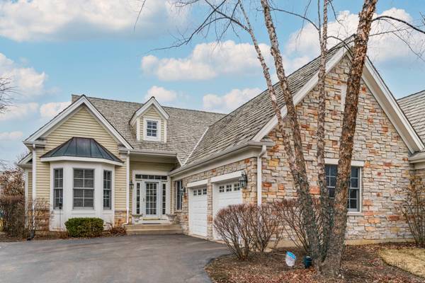 60 S Canterbury CT, Lake Forest, IL 60045