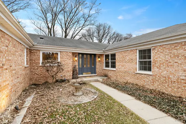 320 Fox Hunt TRL, Barrington, IL 60010