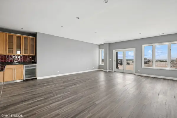 1 Renaissance PL #3PH, Palatine, IL 60067