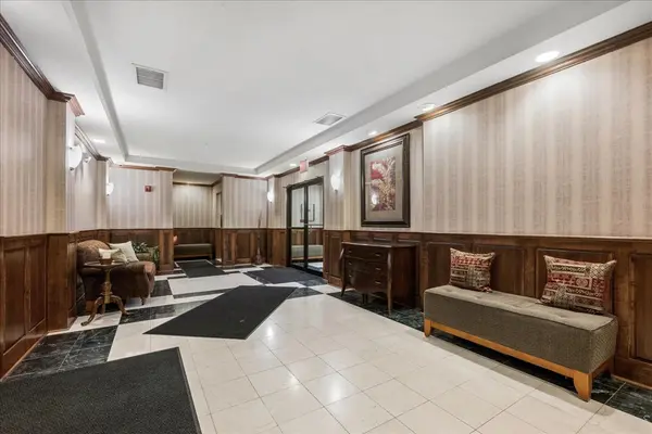 310 E Church ST #308, Libertyville, IL 60048