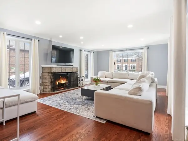 9950 S Hamilton AVE, Chicago, IL 60643