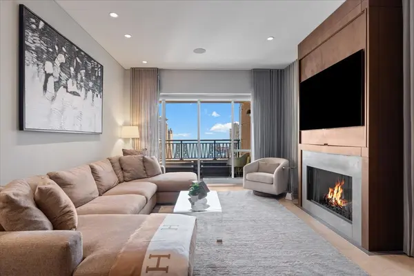 800 N Michigan AVE #2102, Chicago, IL 60611