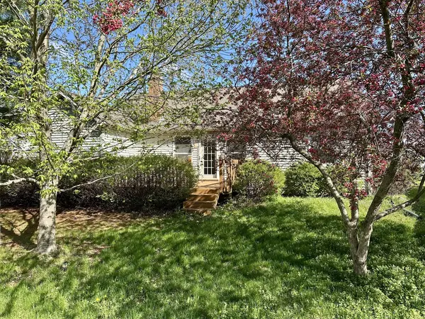 180 Clover Chase CIR, Woodstock, IL 60098