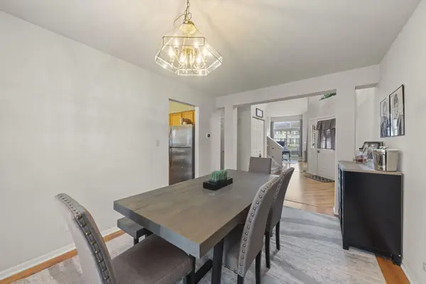 304 E Harvard CIR, South Elgin, IL 60177