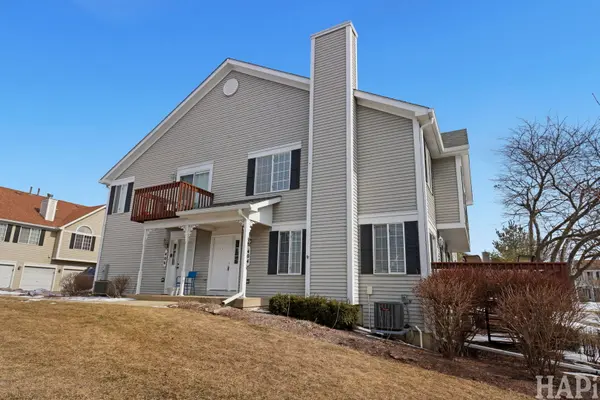 404 Lowell DR #404, South Elgin, IL 60177