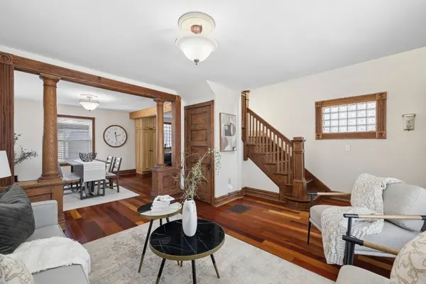 421 E School ST, Naperville, IL 60540