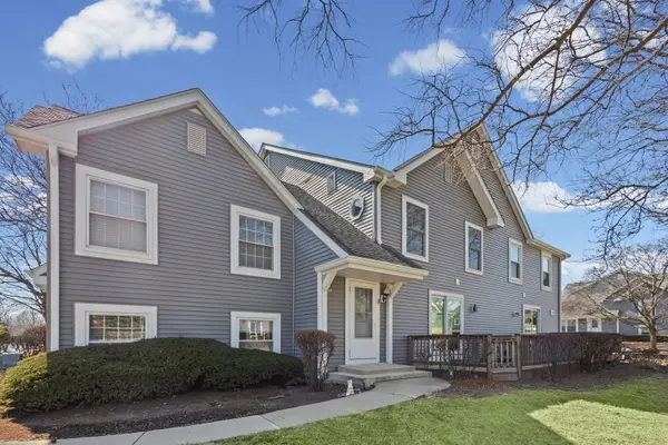 2703 Wayfaring LN #B, Lisle, IL 60532
