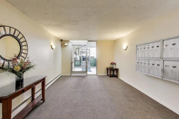 561 W Stratford PL #4F, Chicago, IL 60657